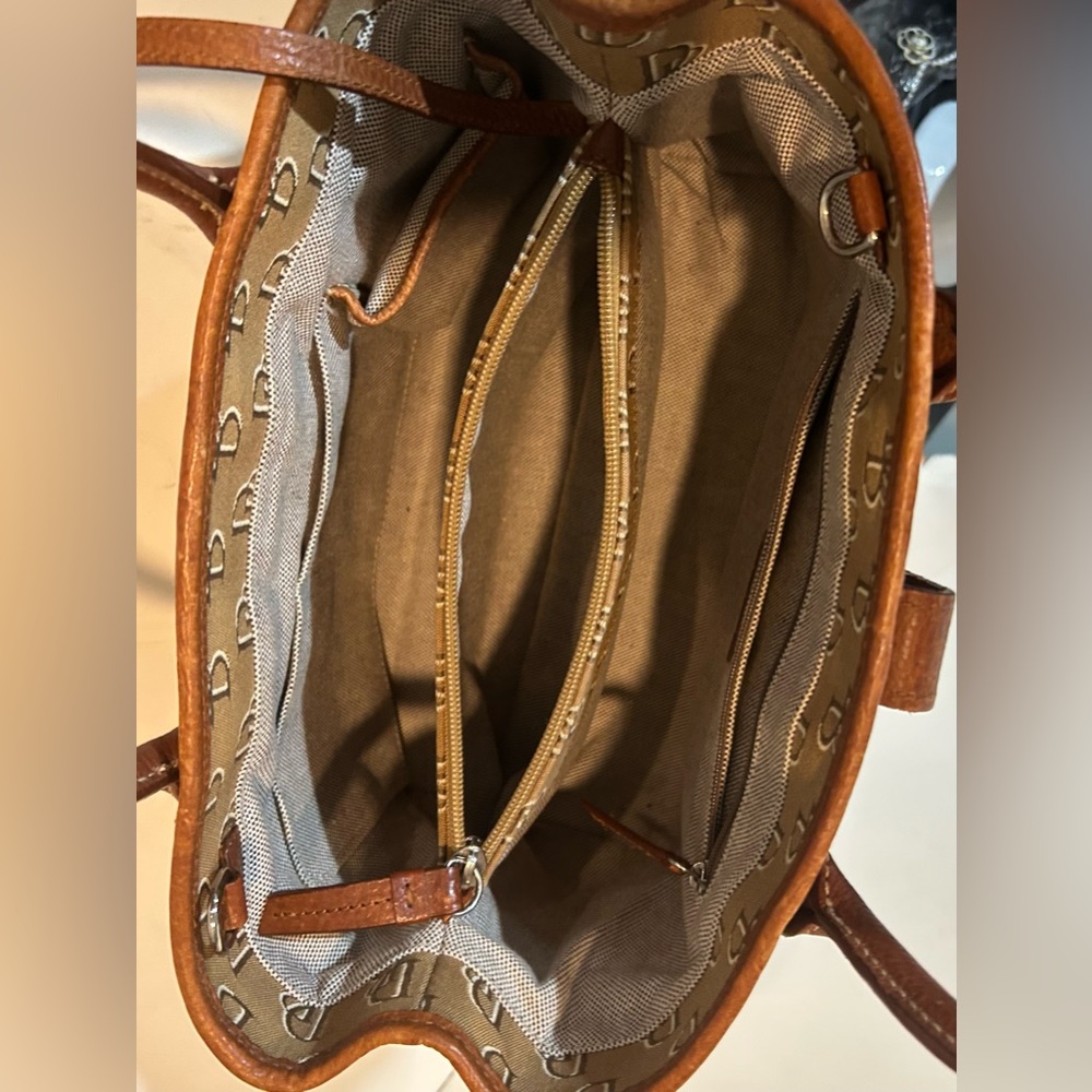 Authentic Dooney & Bourke DB Logo Satchel Classic & Timeless Everyday Bag - Picture 10 of 12